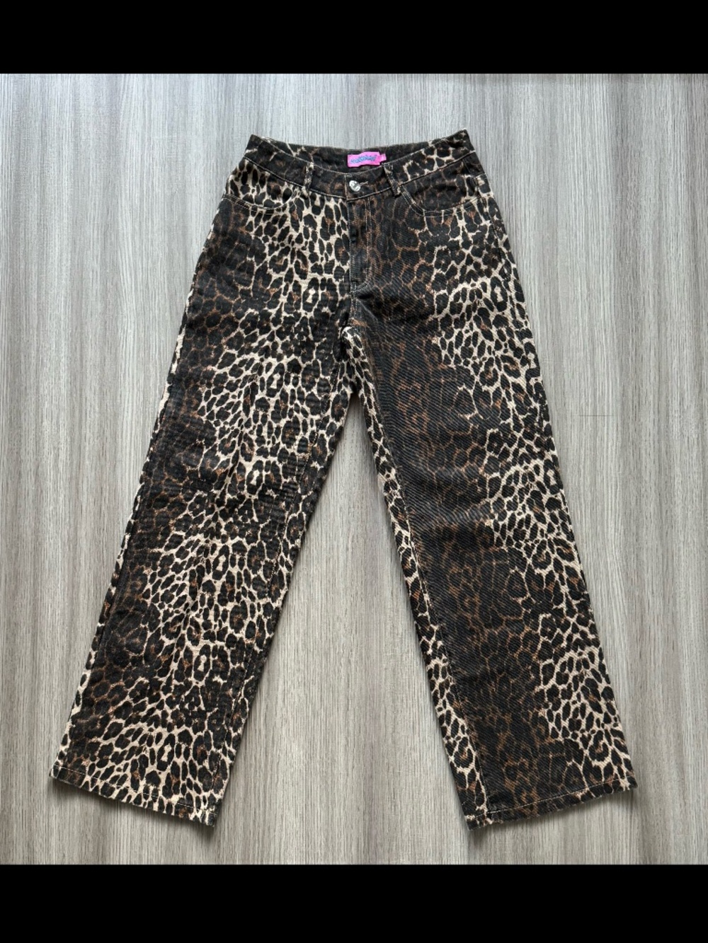 Edikted Leopard Printed Low Rise Baggy Jeans XS